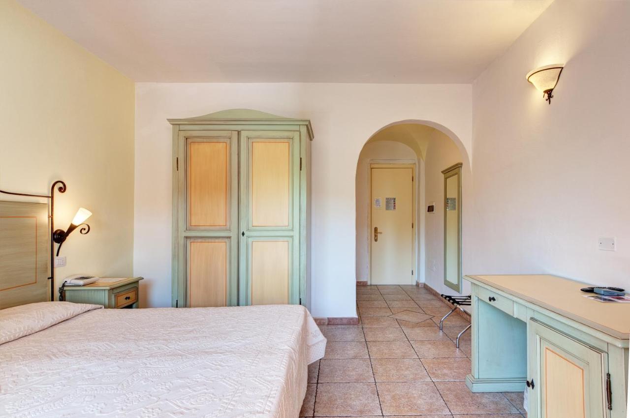 Hotel Li Graniti Baja Sardinia Buitenkant foto
