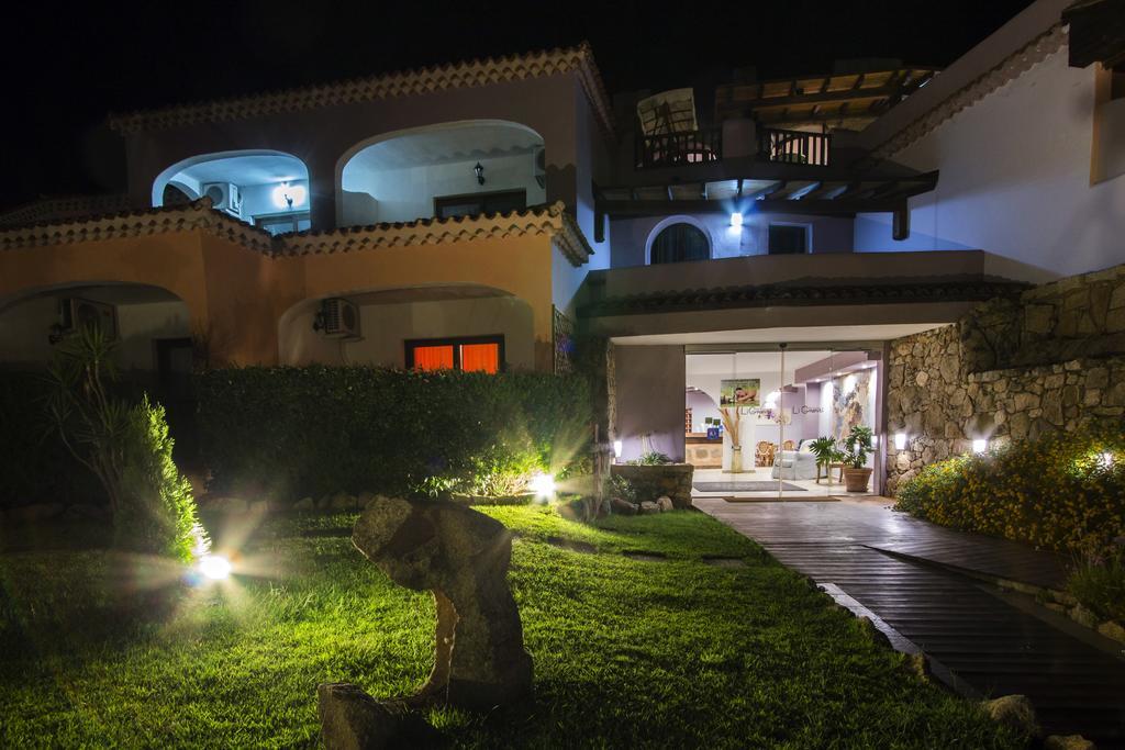 Hotel Li Graniti Baja Sardinia Buitenkant foto