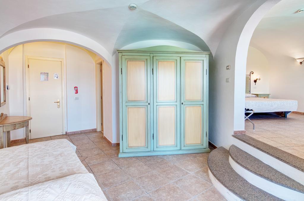 Hotel Li Graniti Baja Sardinia Buitenkant foto