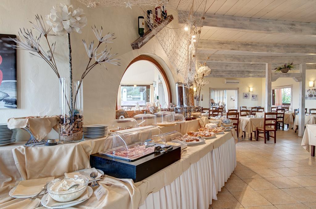 Hotel Li Graniti Baja Sardinia Buitenkant foto