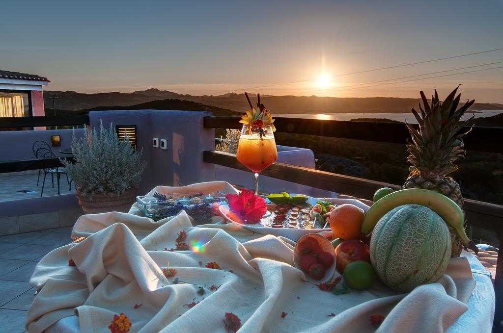 Hotel Li Graniti Baja Sardinia Buitenkant foto